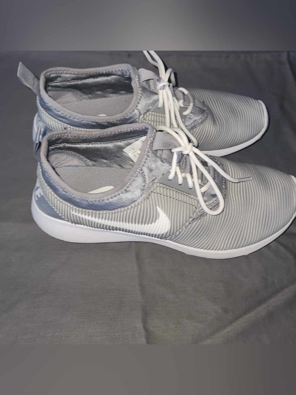 Women's Nike Juvenate Size 7 Gray Sneakers